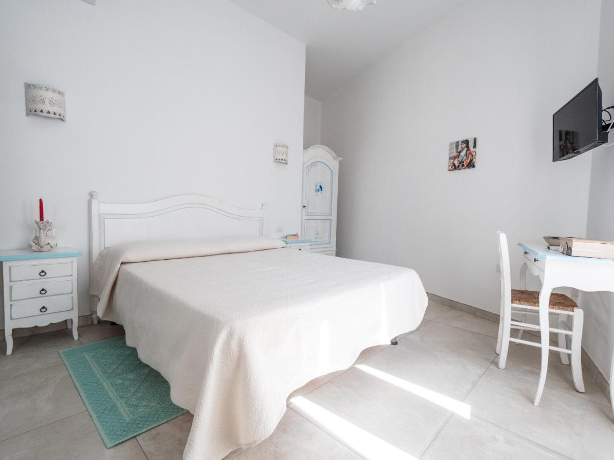 Affittacamere Solki Sant'Antioco Bagian luar foto