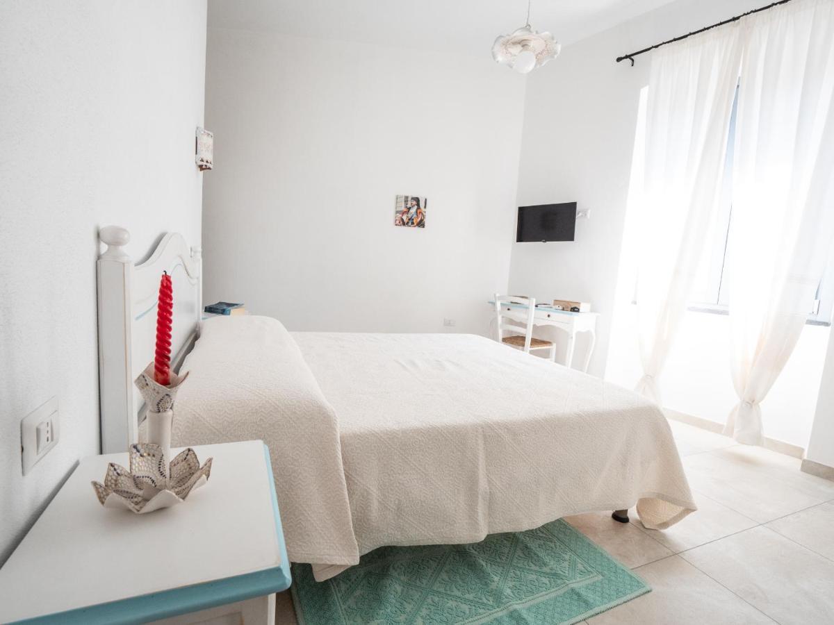 Affittacamere Solki Sant'Antioco Bagian luar foto