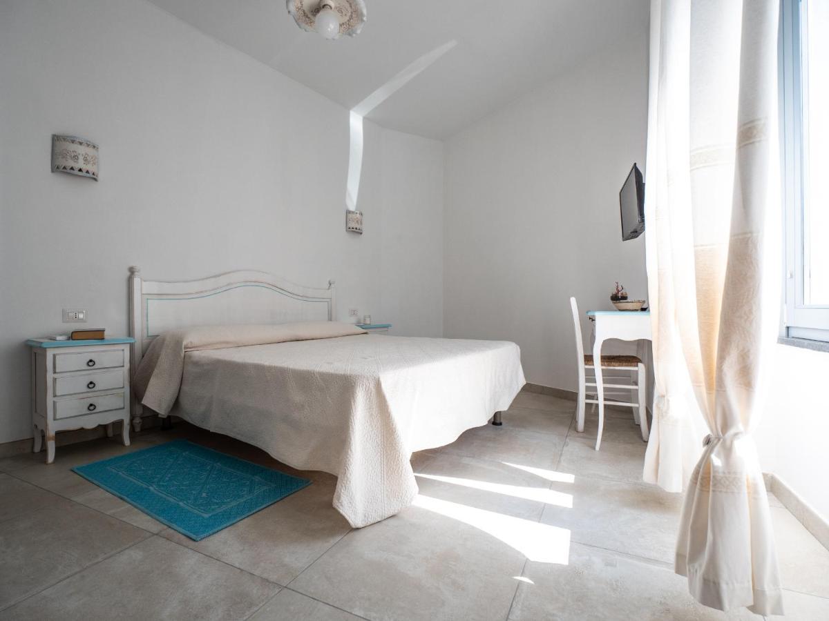 Affittacamere Solki Sant'Antioco Bagian luar foto