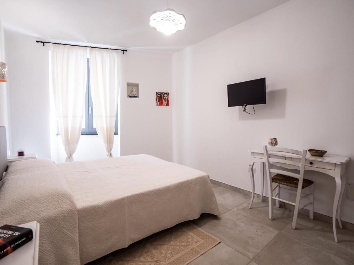 Affittacamere Solki Sant'Antioco Bagian luar foto